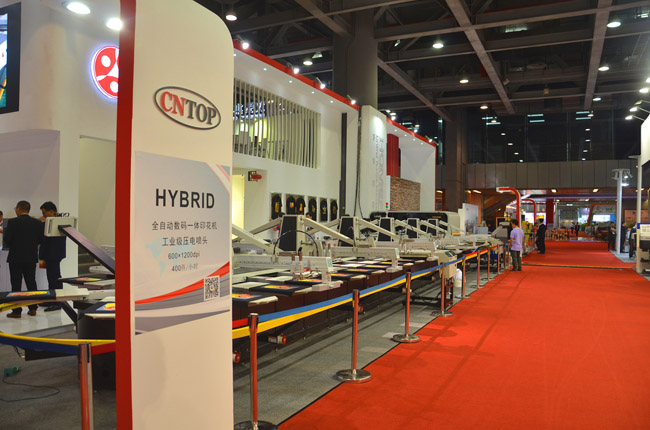 誠拓全自動數(shù)碼一體印花機(jī)